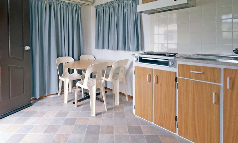 Clog Barn Caravan Park Hotel Coffs Harbour Australia Rates From 108